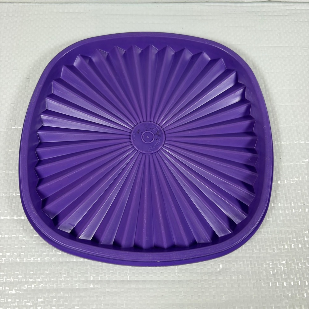 Vintage Tupperware Replacement Lid Starburst Servalier 839-4 Purple Square 7 3/8